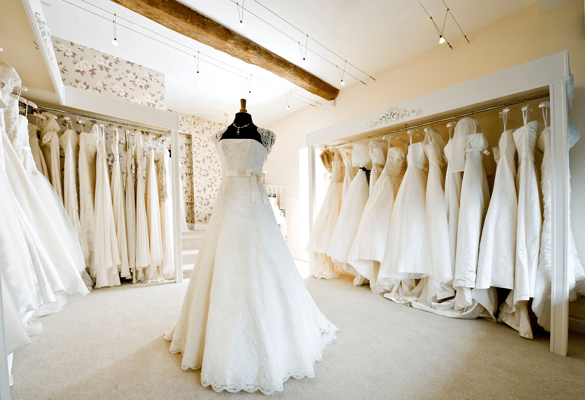 Свадебное платье: каким девушкам лучше отказаться от белого наряда