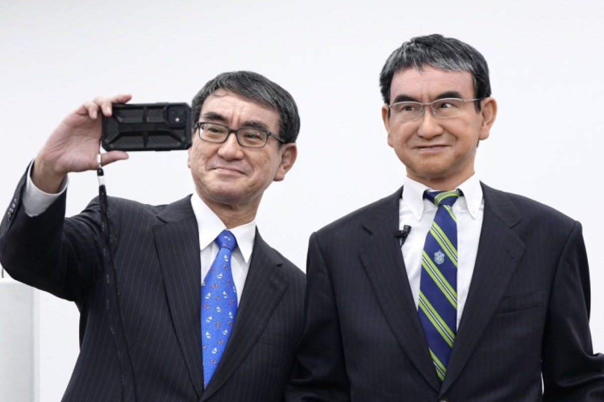 Раздвоение личности: японского министра превратили в кибер-аватар
