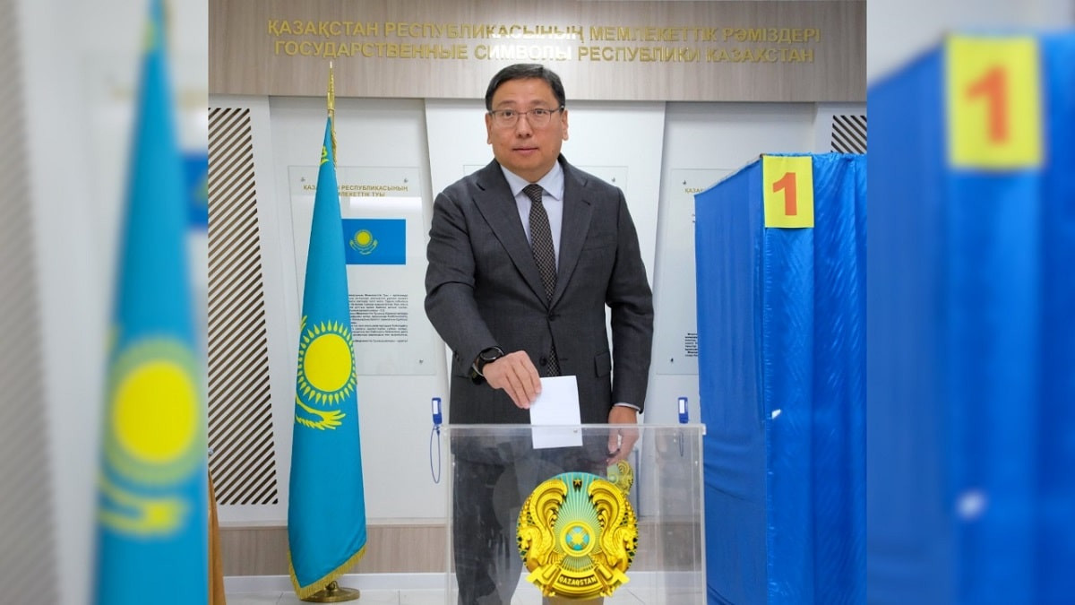 Важен голос каждого - Ерболат Досаев проголосовал на выборах