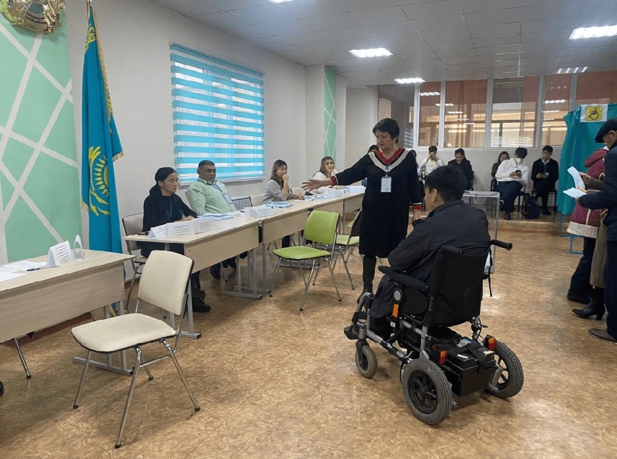 В день выборов  для людей с ограниченными особенностями в Алматы организовали инватакси
