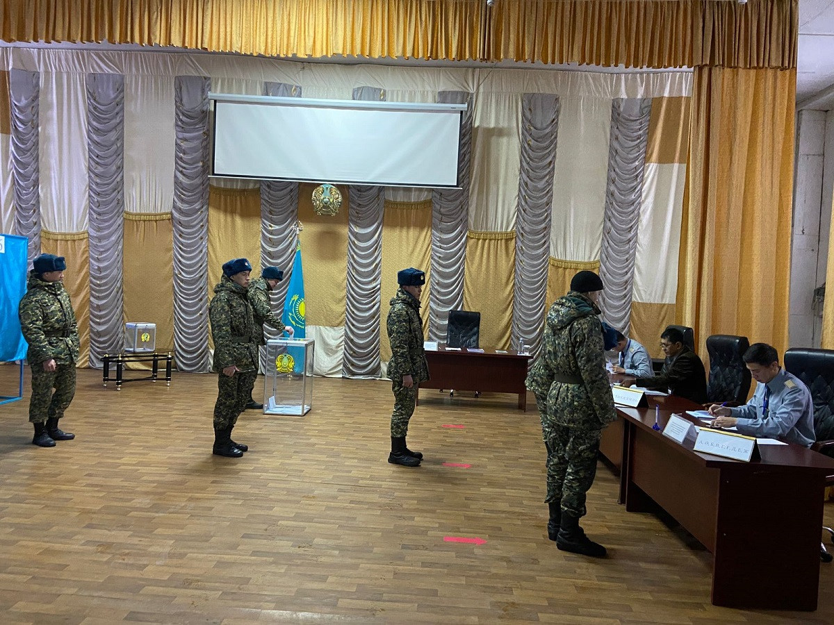 Солдаты Национальной гвардии проголосовали на выборах в Алматы