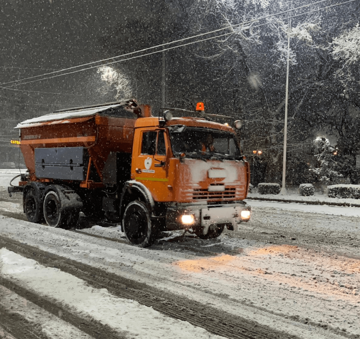Как содержатся зимние дороги в Алматы