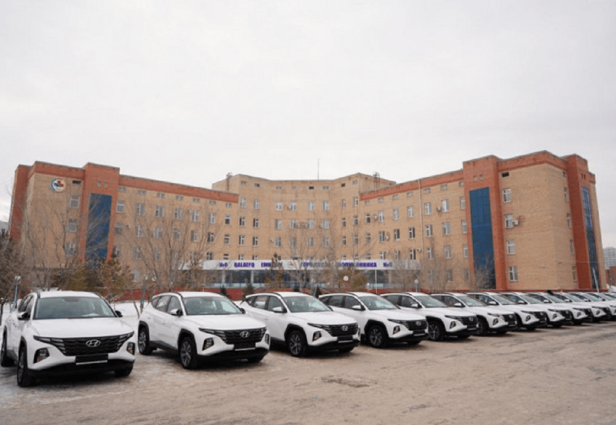 Поликлиники Астаны получили новые автомобили