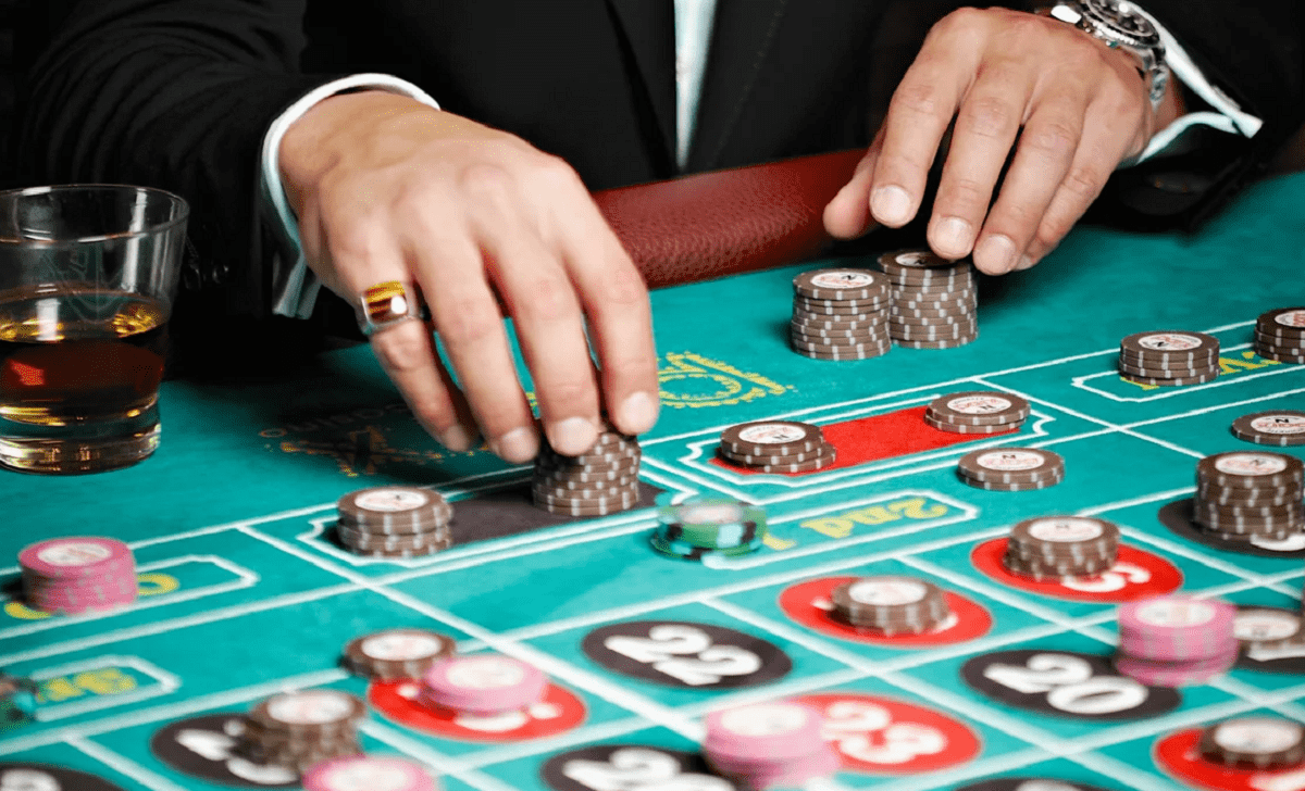 Азартные игры: двух сотрудников АФМ привлекли к ответственности