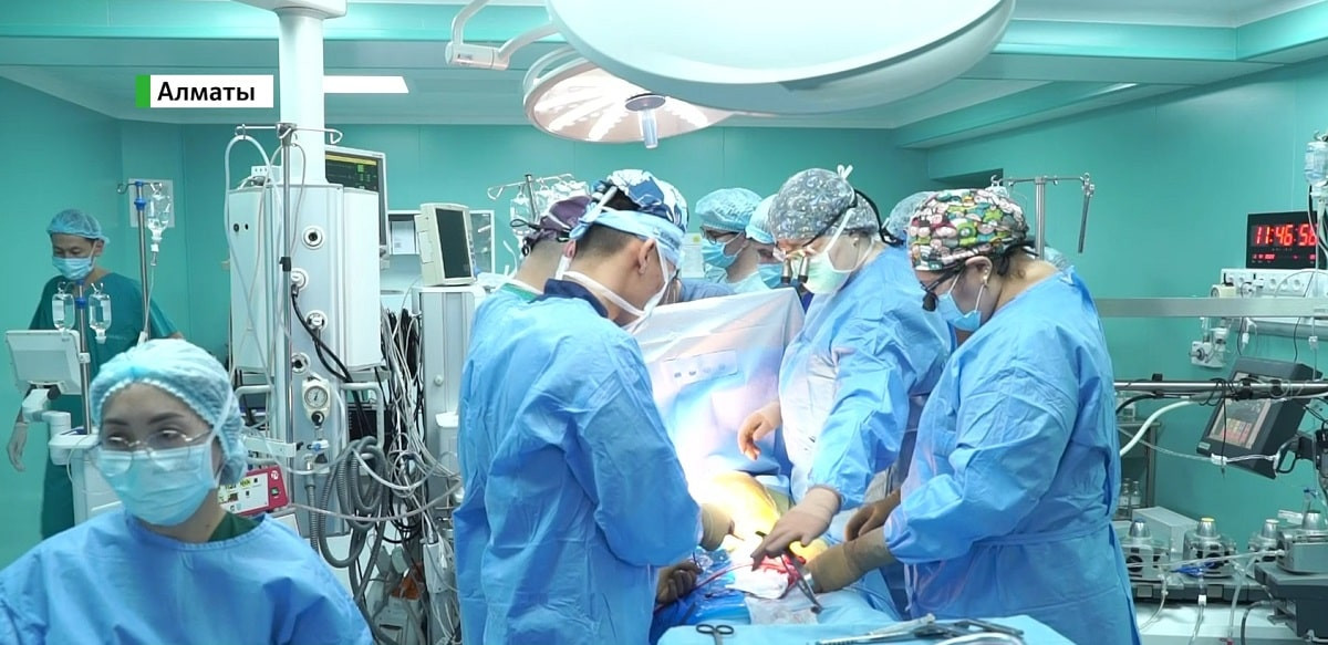 Подарили вторую жизнь: в Алматы провели операцию по пересадке искусственного сердца