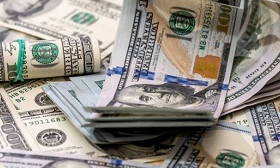 За сколько продают доллары в обменниках Алматы 28 ноября
