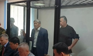Қырғызстанның экс-президенті жедел жәрдем көлігімен сотқа жеткізілді