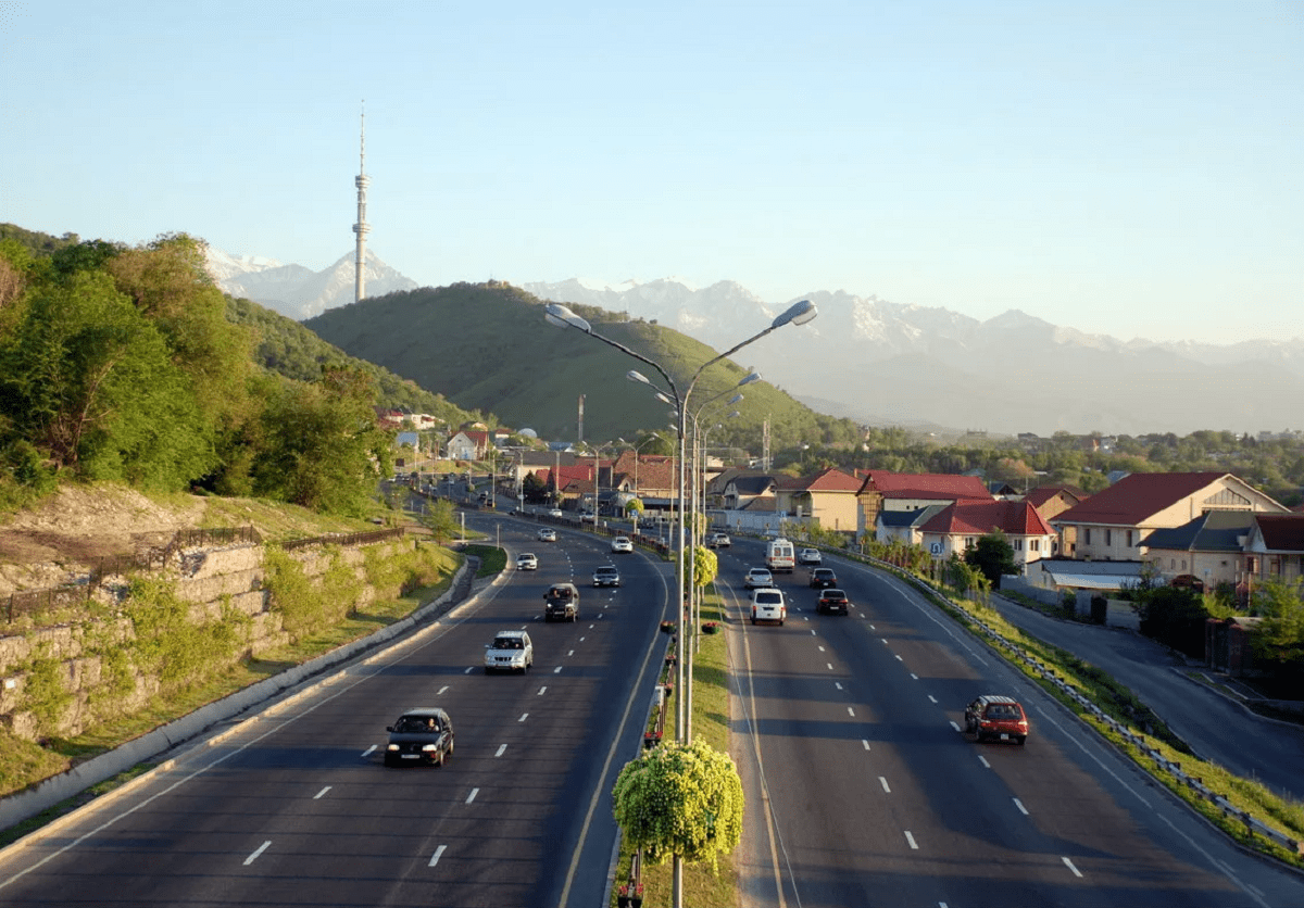 Как решаются вопросы дорожной инфраструктуры в Медеуском районе