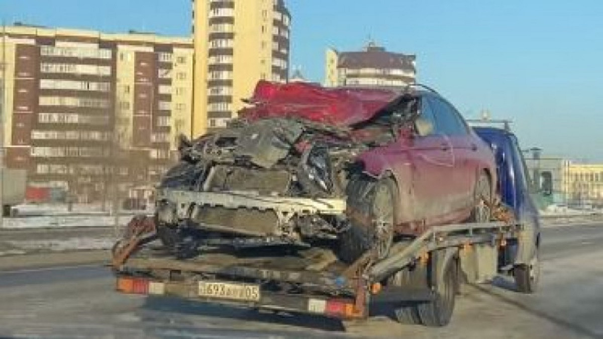 В погоне за хайпом: казахстанский блогер разбил авто во время съемок