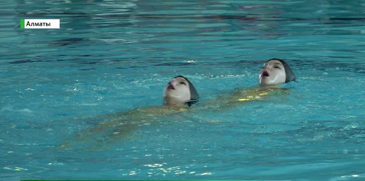 В Алматы прошли соревнования по синхронному плаванию