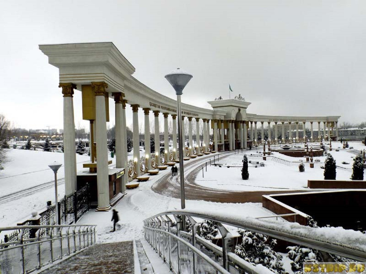 Парк первого президента в Алматы зимой