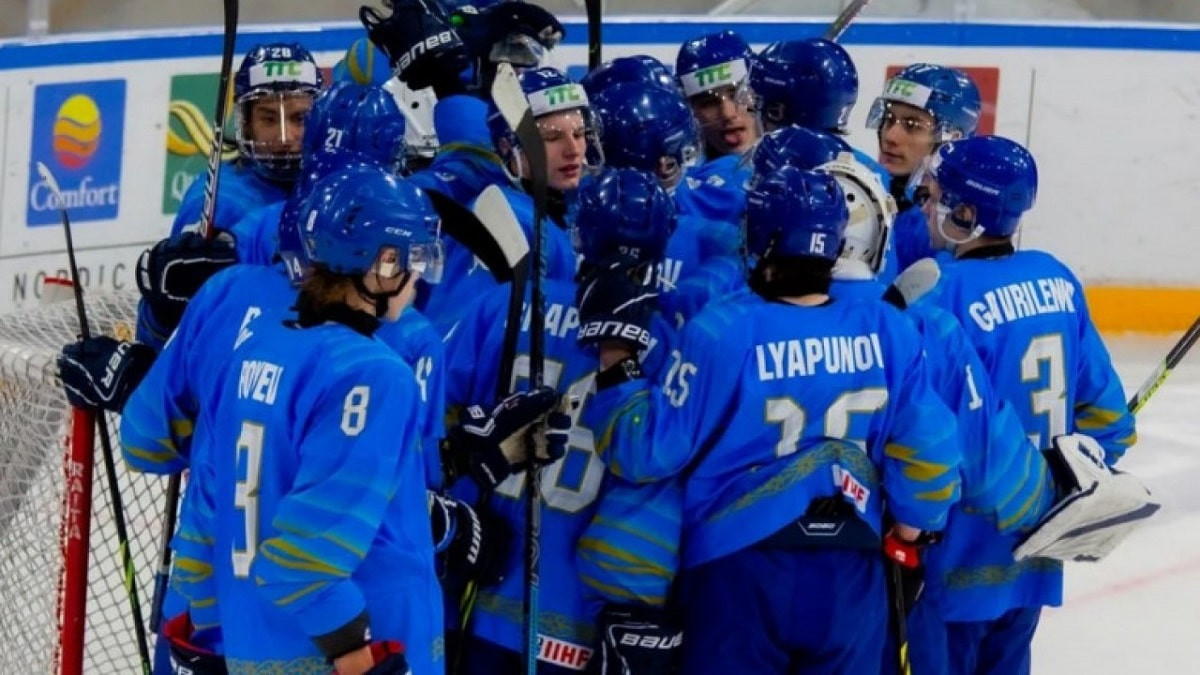 И снова победа: Казахстан выиграл третий матч подряд на молодежном ЧМ по хоккею