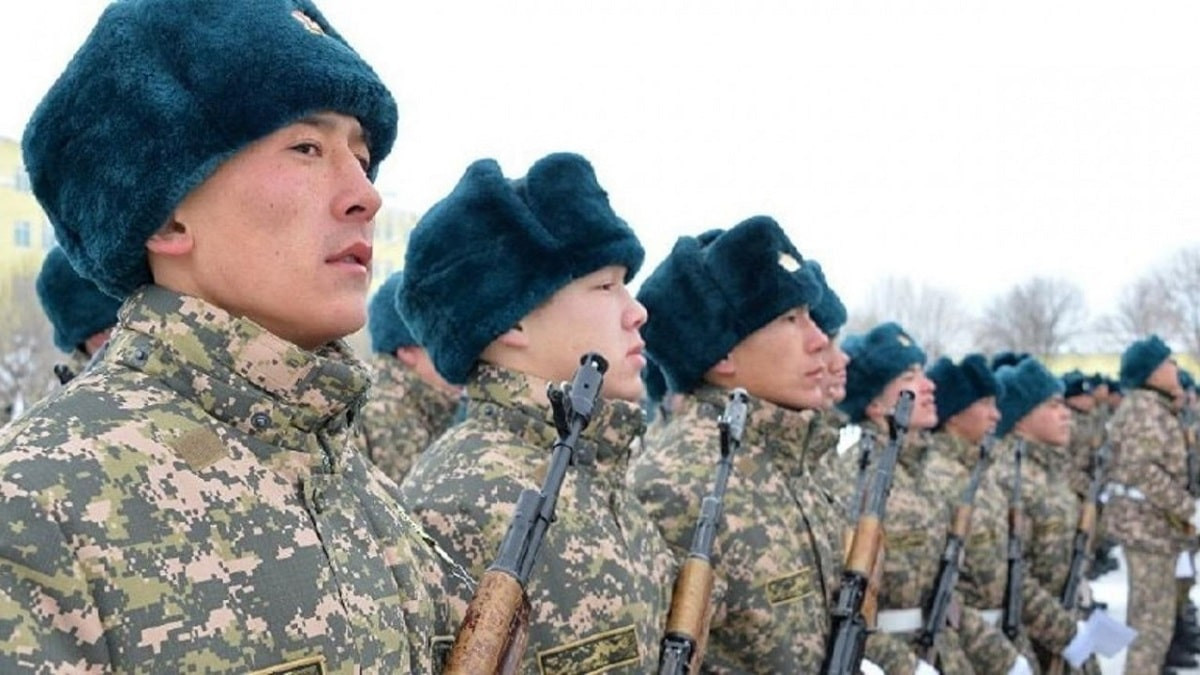 Кредитные каникулы объявили для солдат-срочников в Казахстане