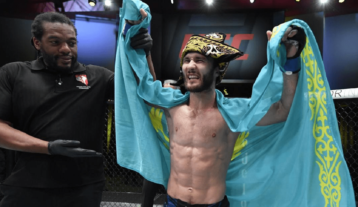 Казахстанский боец Сергей Морозов одержал третью победу в UFC