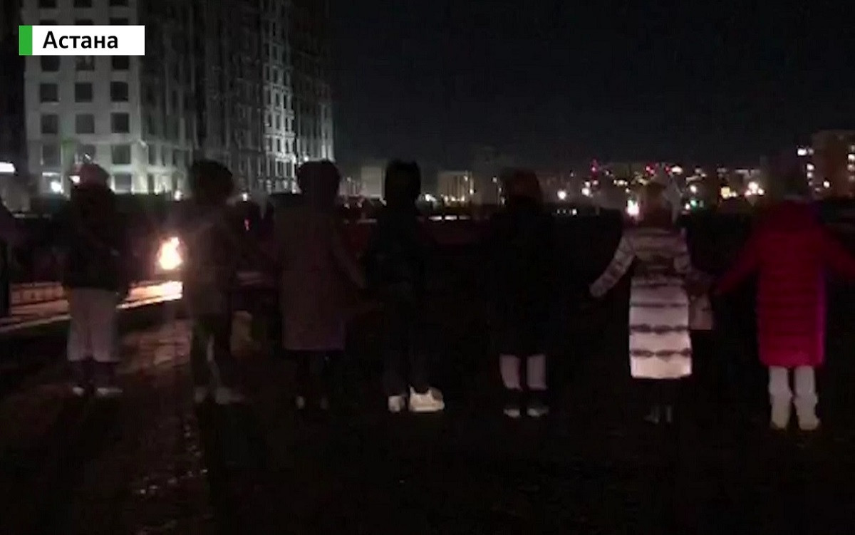 Баланы көліп қағып кетті - Астана тұрғындары көшеге жарық орнатуды сұрайды