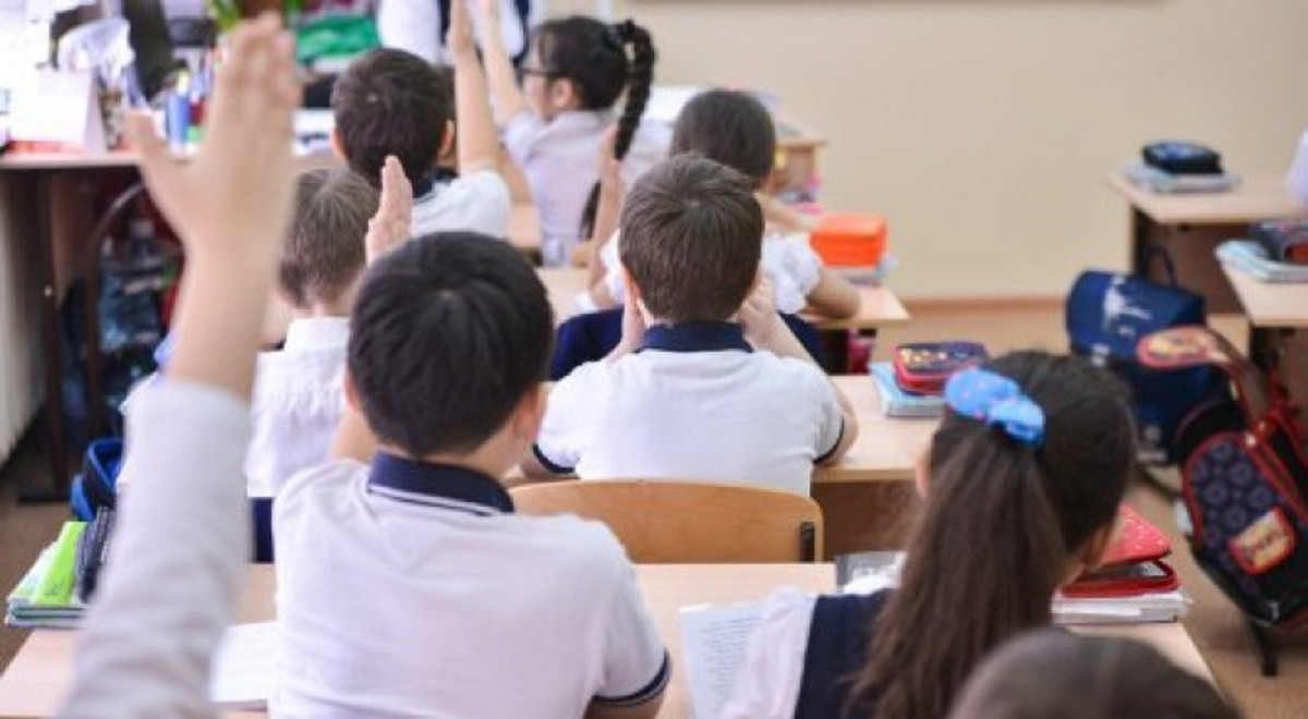 Как увеличивается количество алматинских школьников ежегодно
