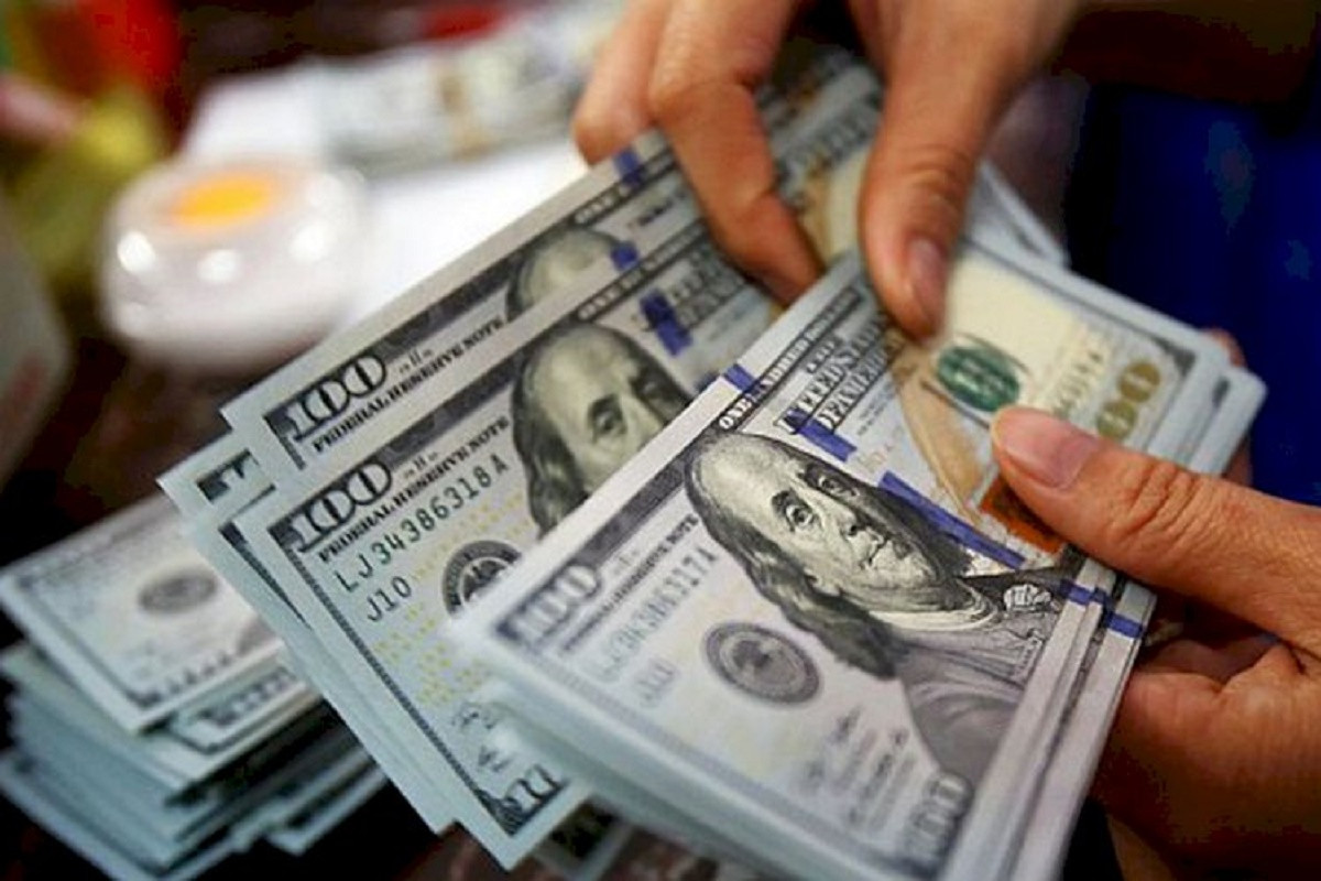 За сколько продают доллары в обменниках Алматы 21 декабря