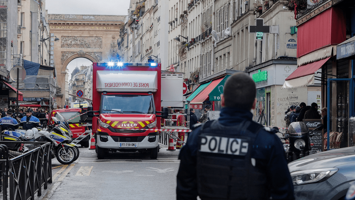 Стрельба и беспорядки в Париже: убиты три человека