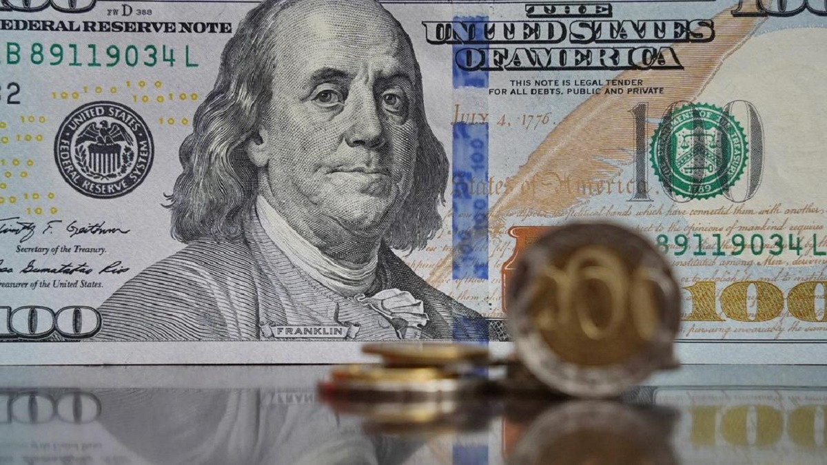 За сколько продают доллары в обменниках Алматы 24 декабря