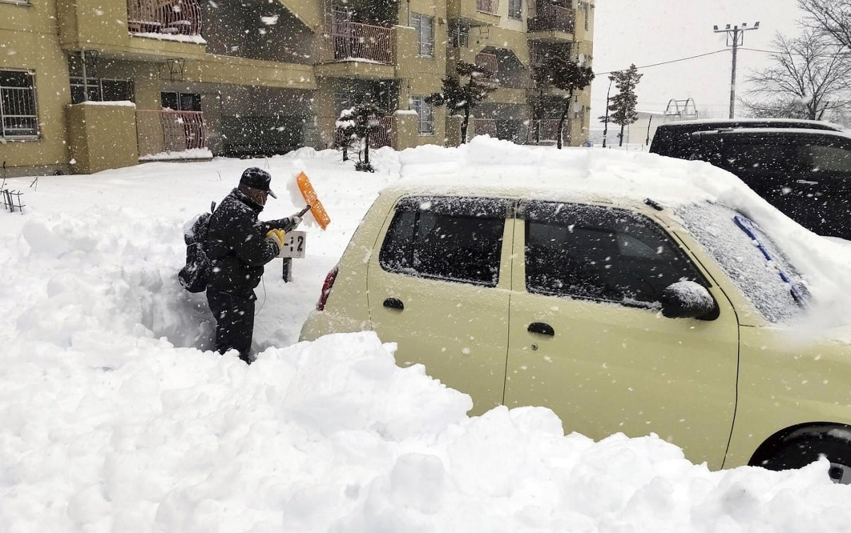 Снежный апокалипсис в Японии: более десятка погибших