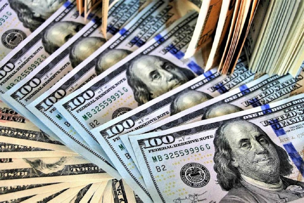 За сколько продают доллары в обменниках Алматы 30 декабря