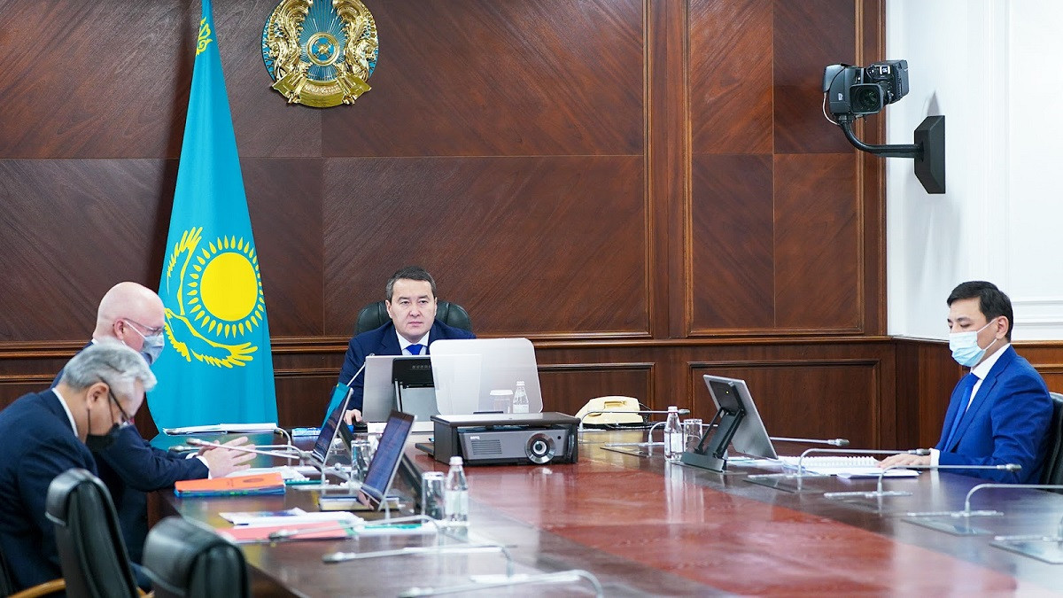 Алихан Смаилов провел первое заседание Республиканского штаба по реализации Предвыборной программы Президента