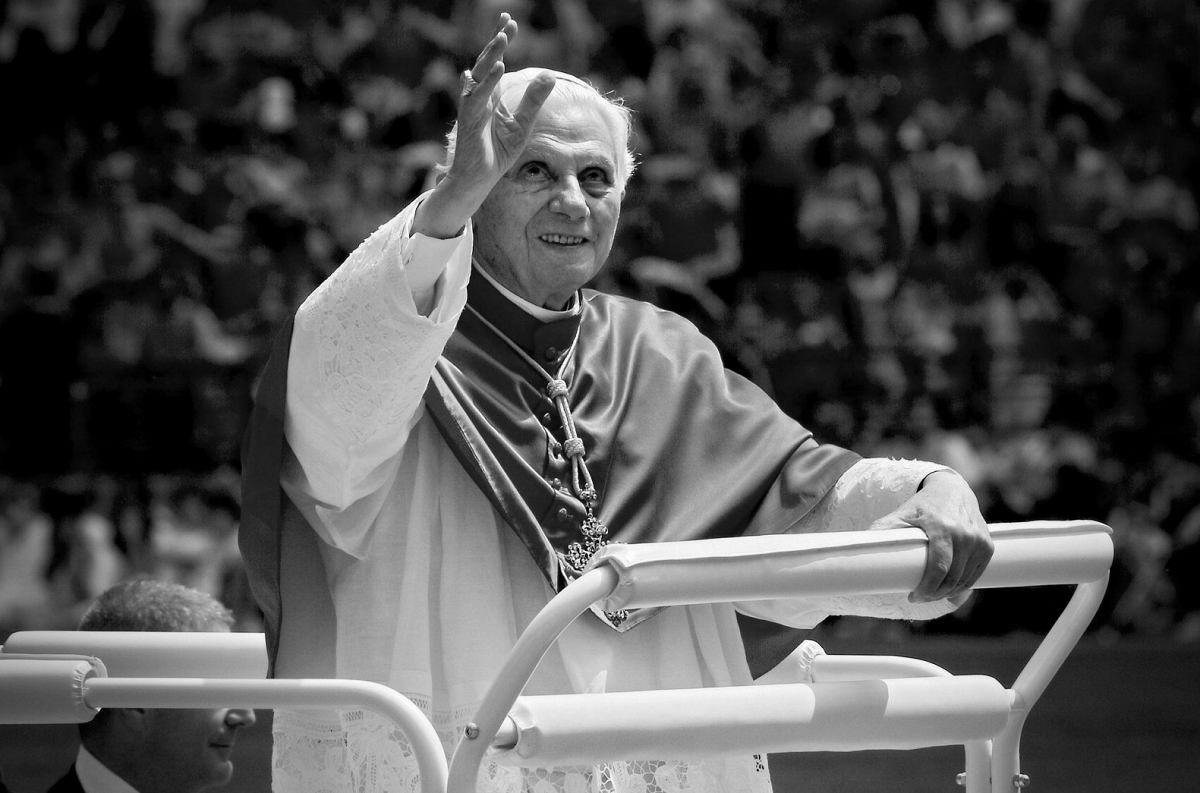 Ушел из жизни бывший папа римский Бенедикт XVI