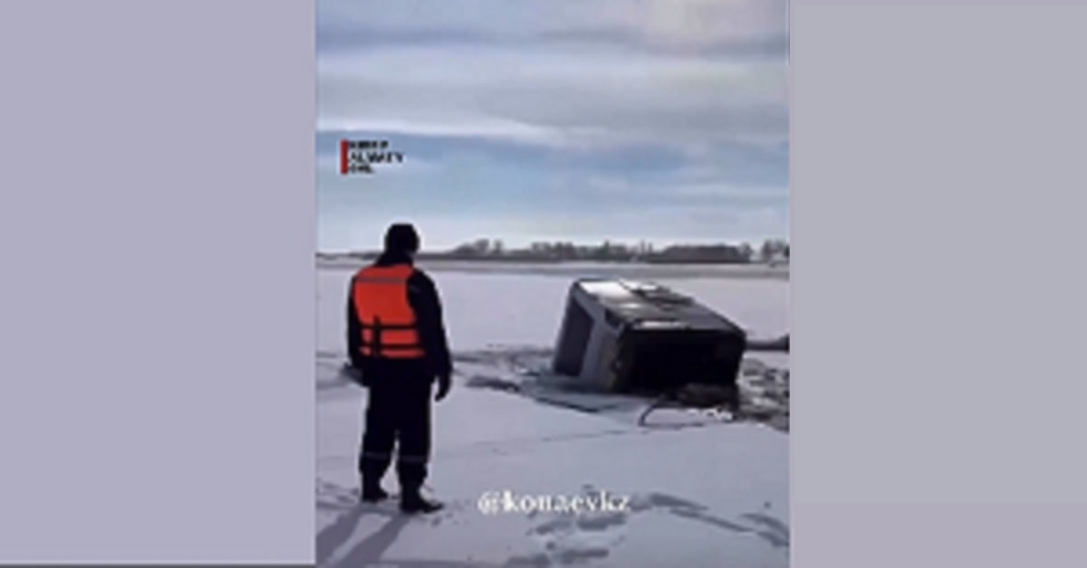 Ушел под лед: микроавтобус затонул на Капчагайском водохранилище