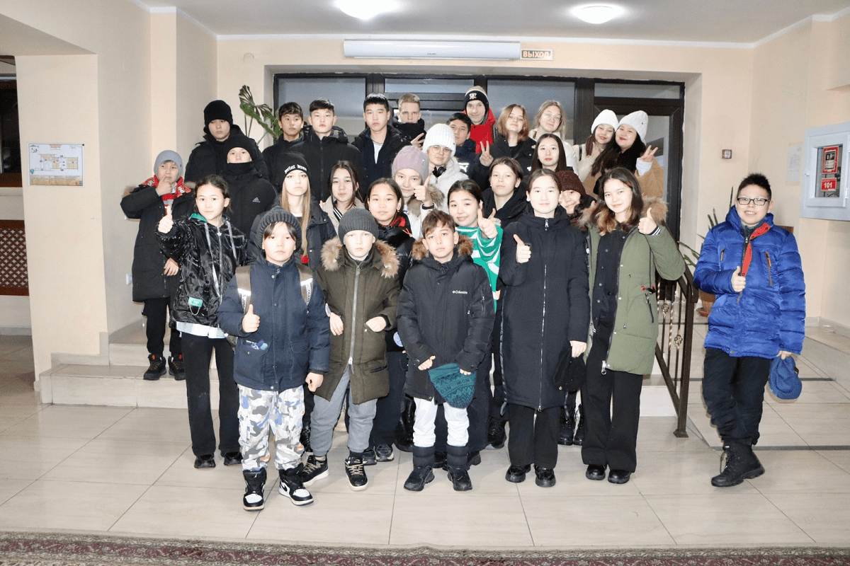 Дети из Экибастуза приехали на зимние каникулы в Алматы