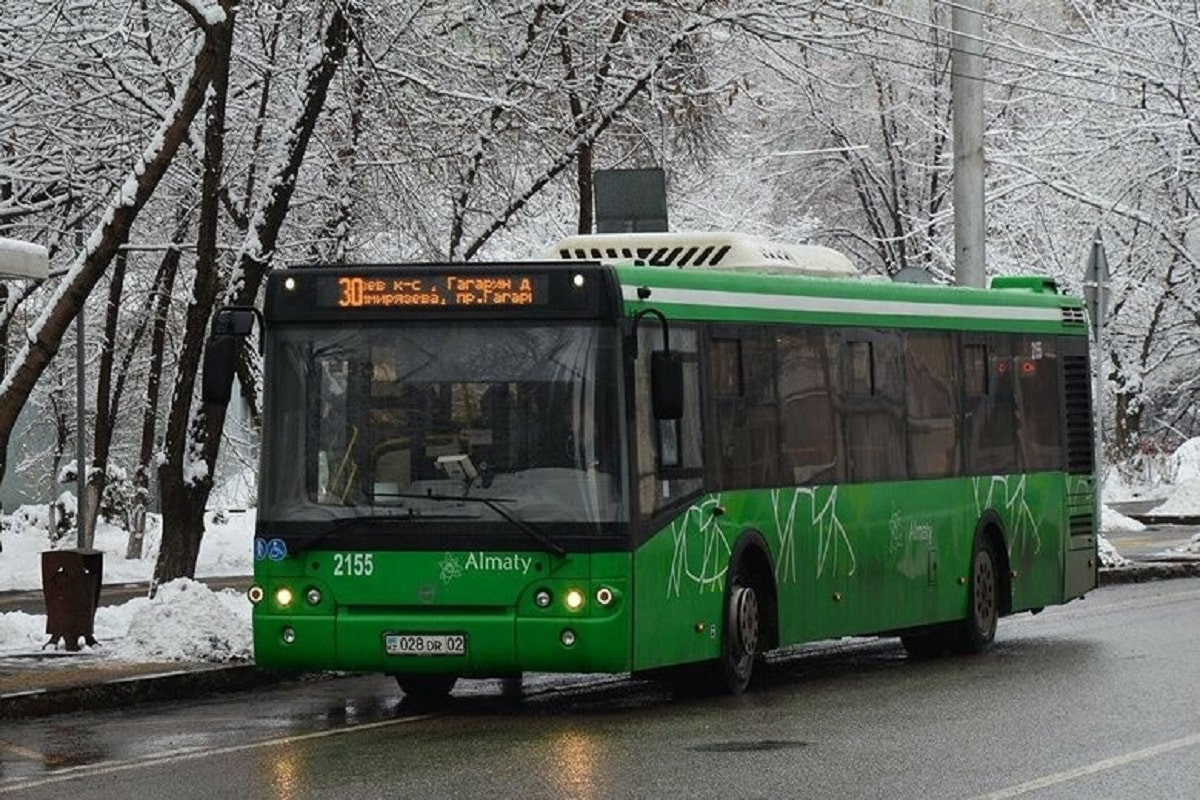 Два автобусных маршрута временно изменят схему движения в Алматы