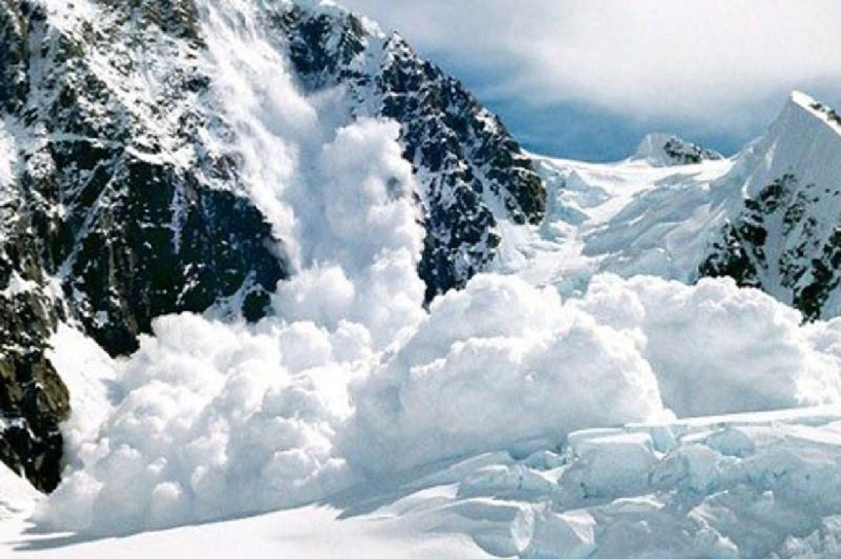Три снежные лавины сошли в ВКО