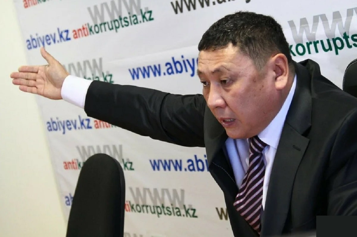 Поймали с «наличными»: казахстанского блогера взяли под стражу за вымогательство
