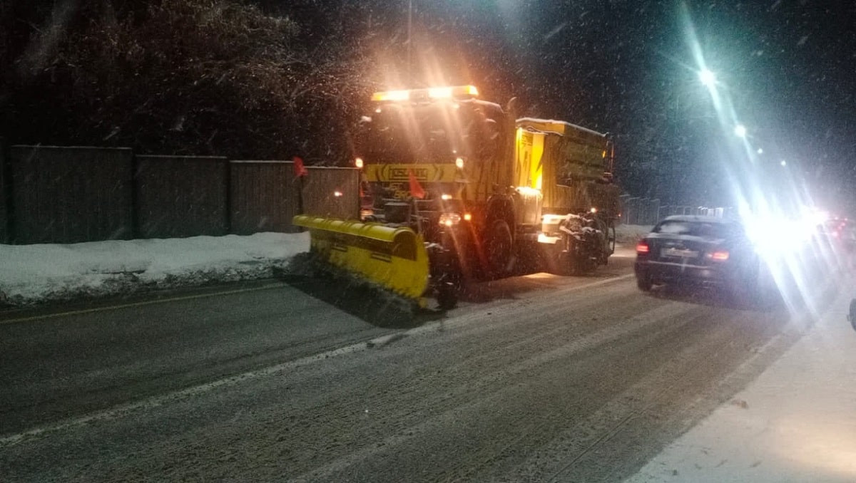Как проводят очистку улиц от снега в Алматы