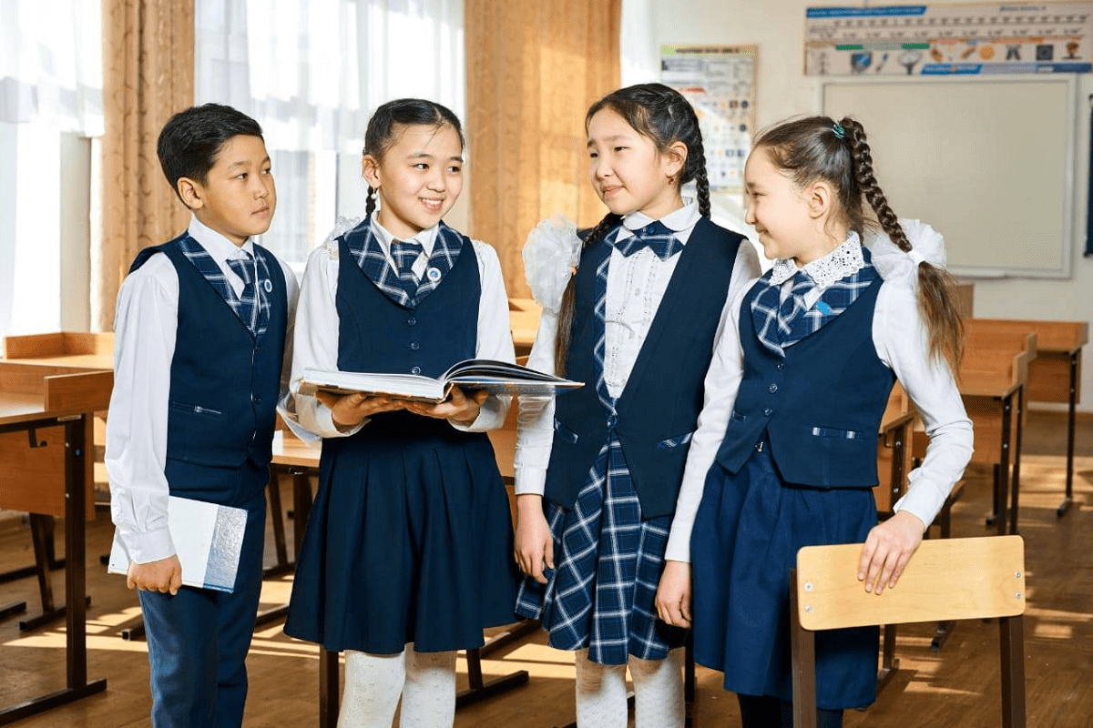 Казахстанским школьникам разрешили приходить на уроки в удобной одежде 