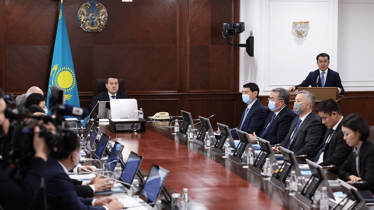 Алихан Смаилов обозначил приоритетные задачи Правительства на 2023 год
