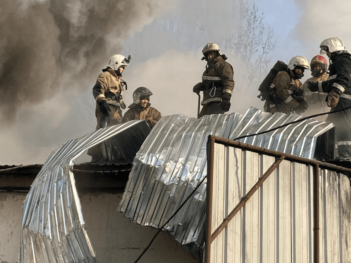 Пожар на складе в Жетысуском районе потушен