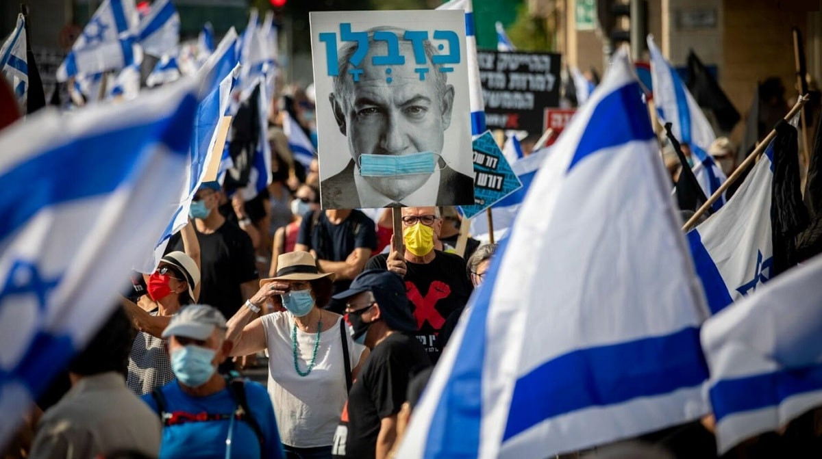 Против реформ: тысячи израильтян требуют отставки премьер министра страны