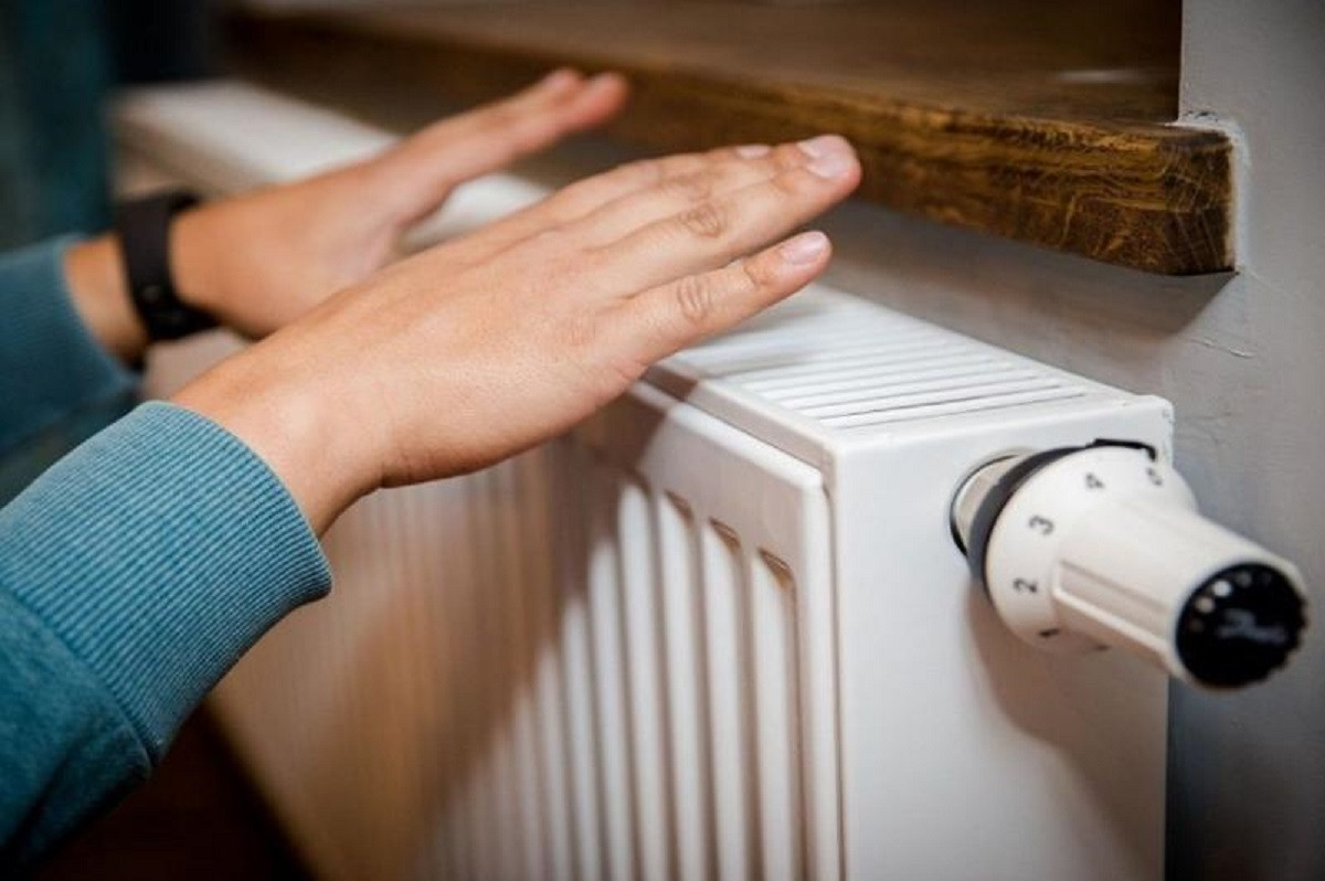 Без отопления: жители аварийного дома вынуждены мерзнуть в собственных квартирах