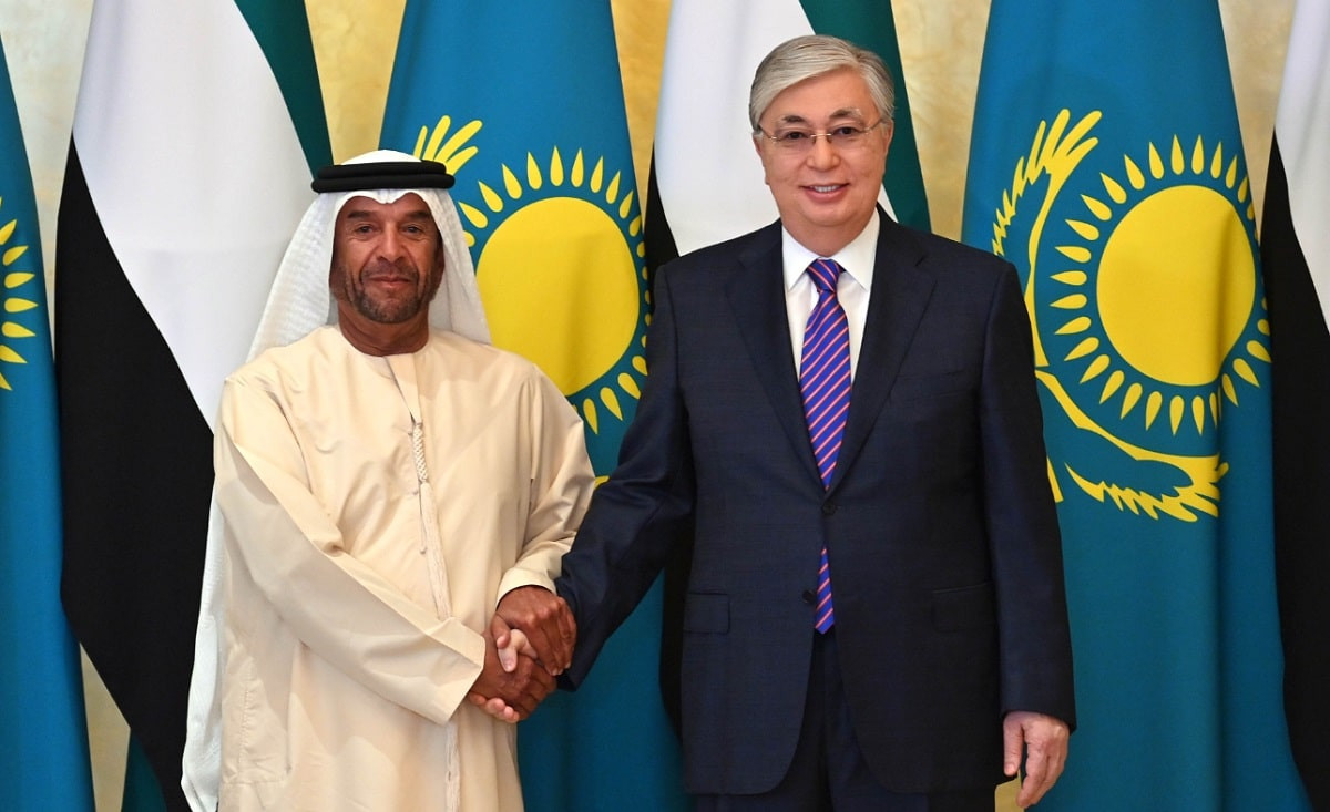 Глава государства провел встречу с шейхом Суруром бен Мухаммедом Аль Нахаяном