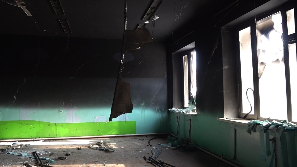 Забросили: в Алматинской области школу облюбовали бомжи