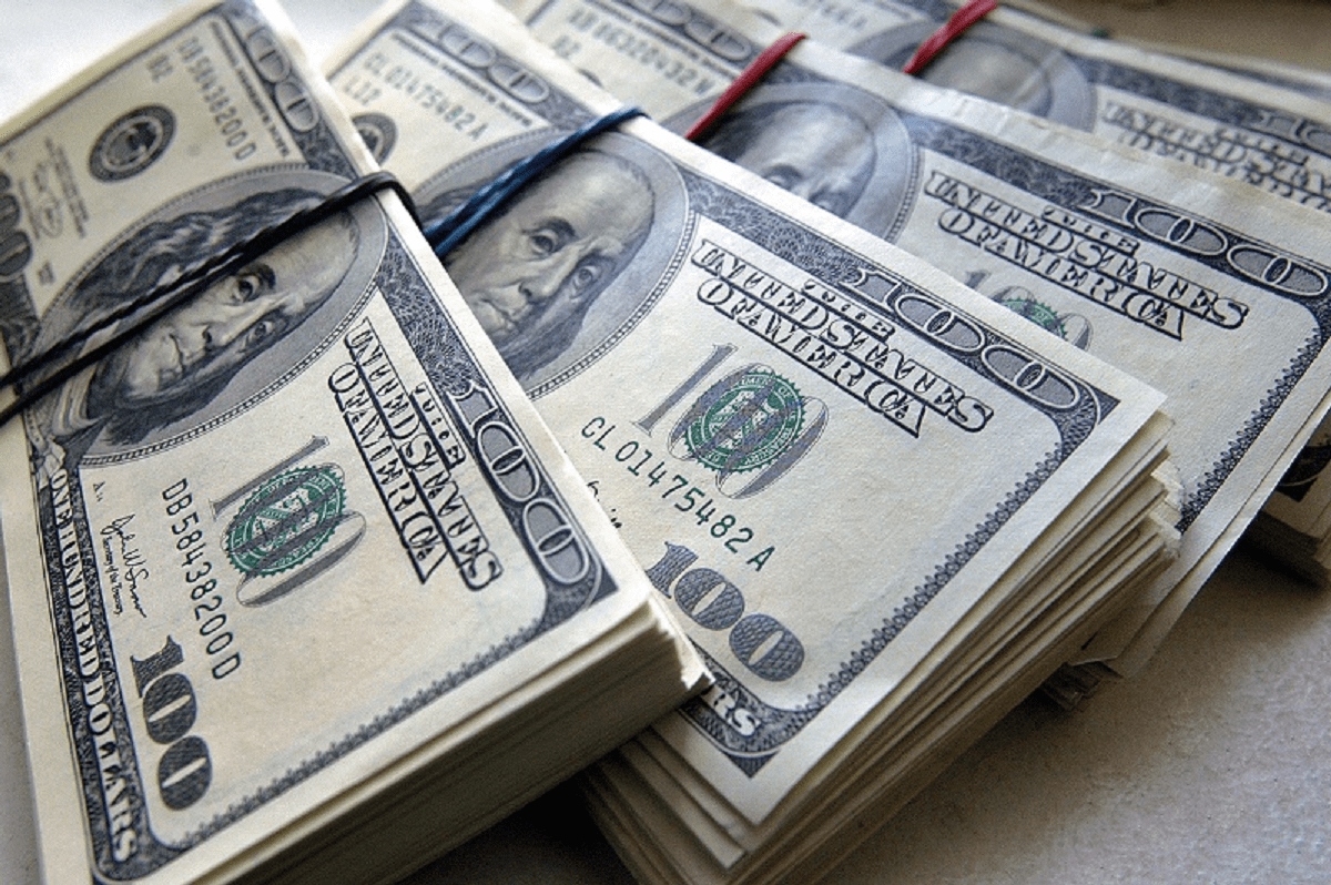 За сколько продают доллары в обменниках Алматы 21 января 2023