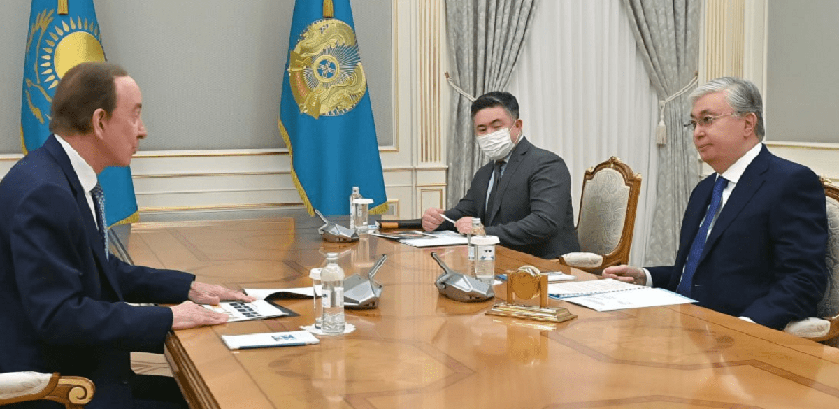  Касым-Жомарт Токаев принял президента Air Astana Питера Фостера