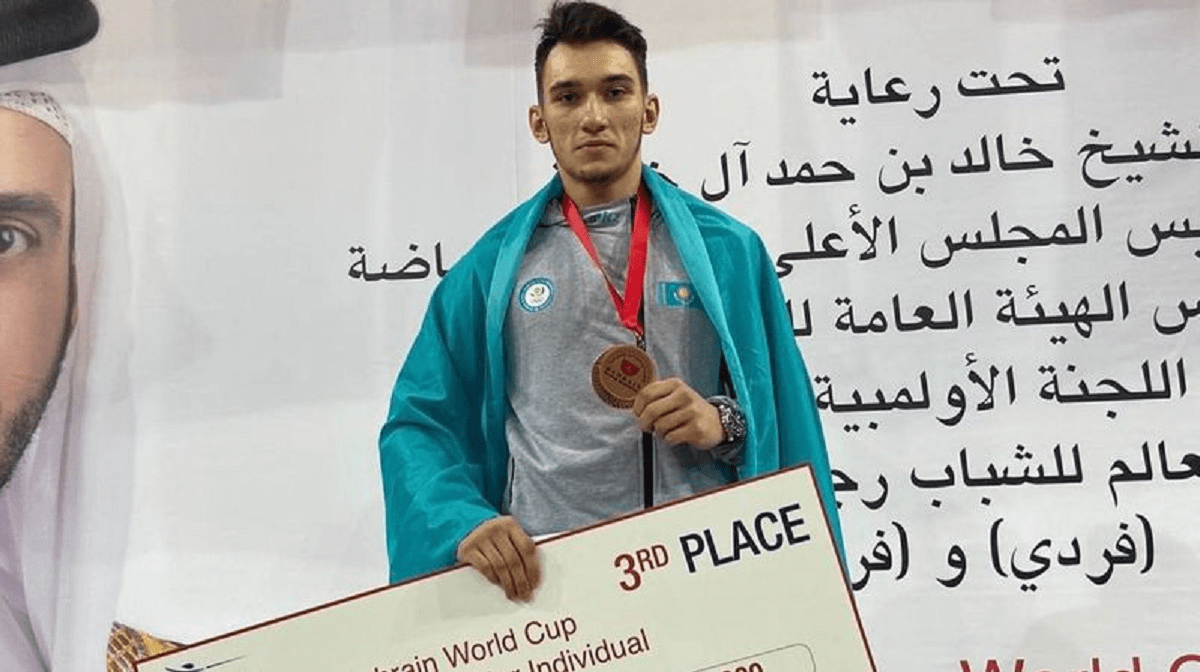 Казахстанец завоевал «бронзу» на турнире Кубка мира по фехтованию