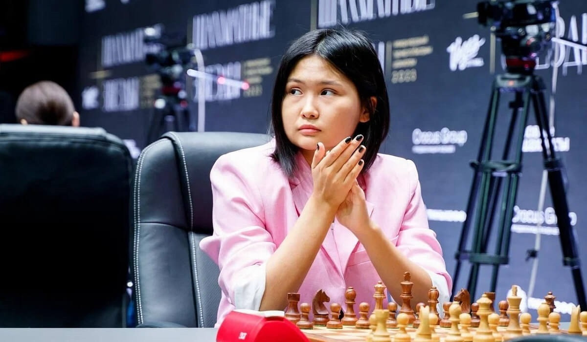 Сотворила сенсацию: казахстанская шахматистка обыграла знаменитого гроссмейстера