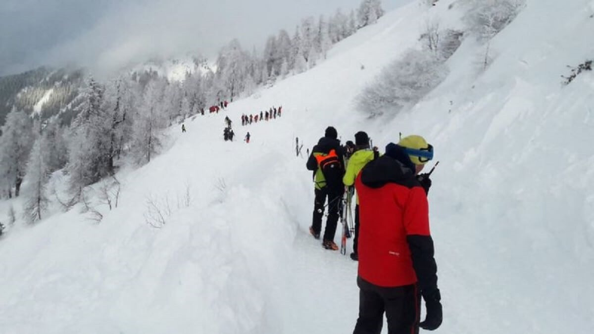 Альпідегі тау шаңғысы курорттарында көшкіннен 13 адам қаза тапты