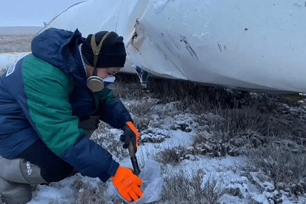 Казахстанские экологи проводят обследование места падения первой ступени ракеты «Протон-М»