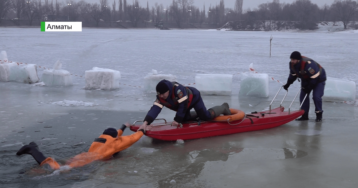  По тонкому льду: как в Алматы проводят спасательные рейды