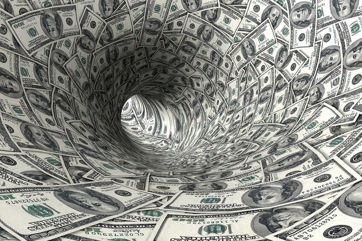 Поможет чудо или буксир: что происходит с долларом в Казахстане