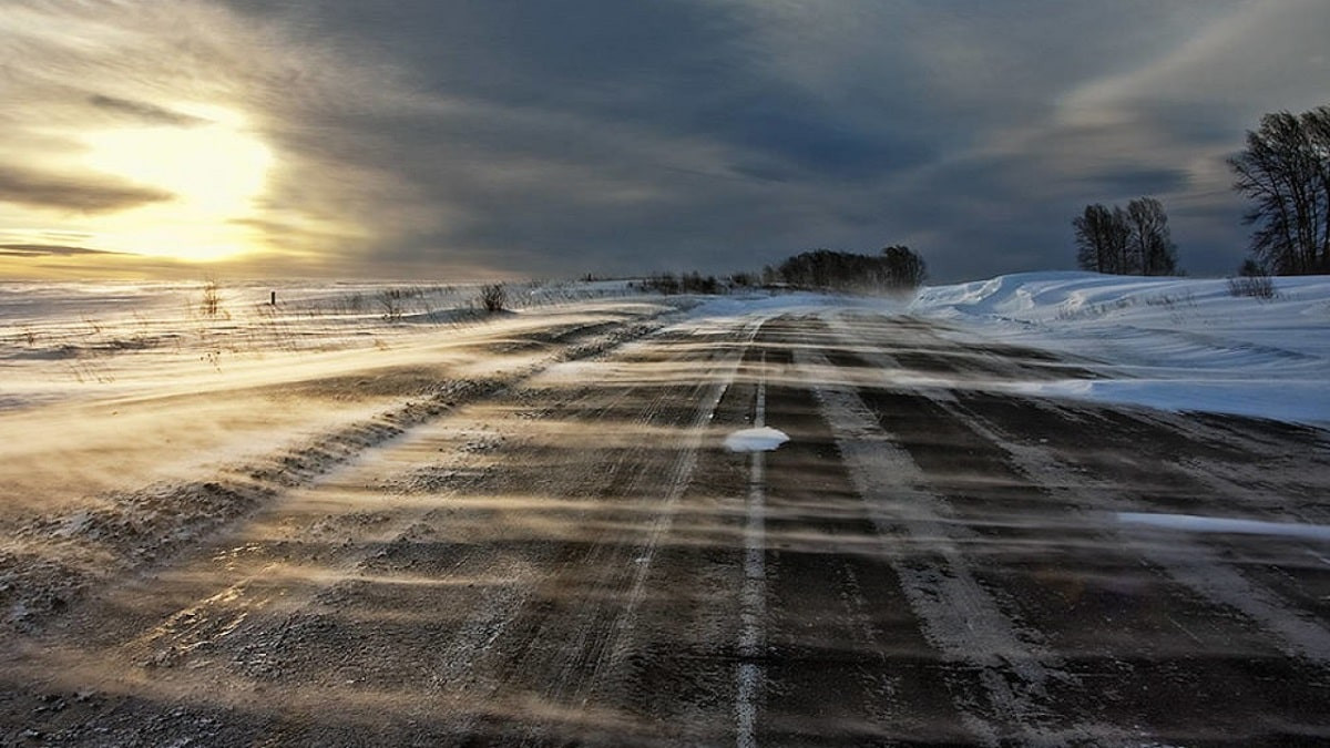 Снег, метель: штормовое предупреждение объявлено во многих регионах Казахстана