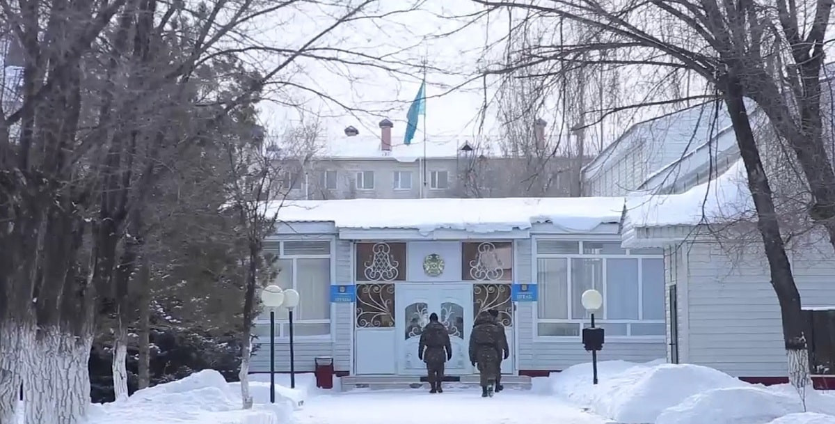 Избитого в Актобе солдата-срочника, прооперировали в Алматы